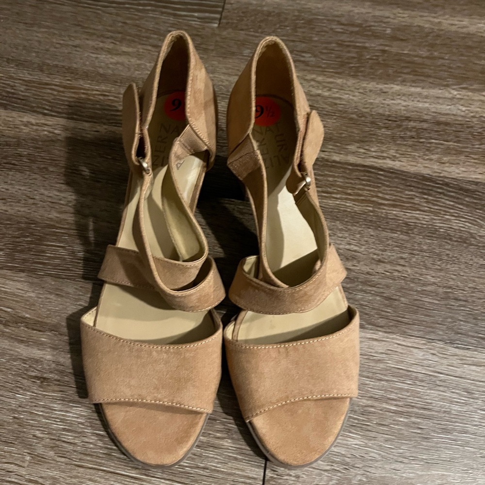 New Tan strappy platform sandals size 9.5